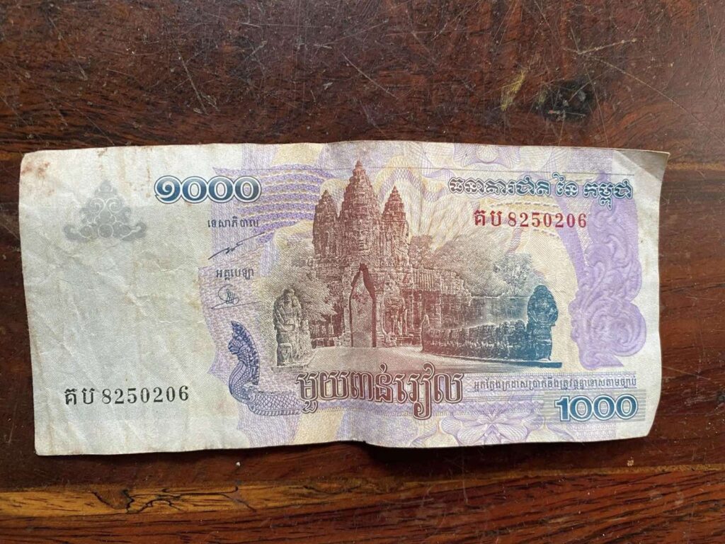 カンボジアの1000リエル札の裏