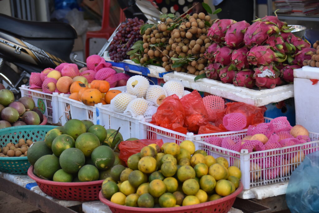 カンボジアの市場のフルーツ